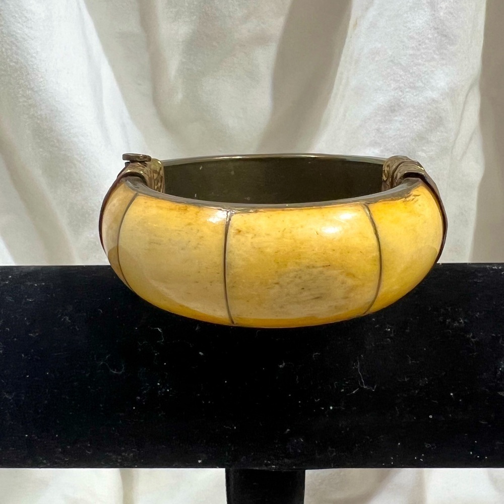 BRASS & CREAM BONE BANGLE BRACELET UNIQUELY BOHO CHIC + COOL☑️